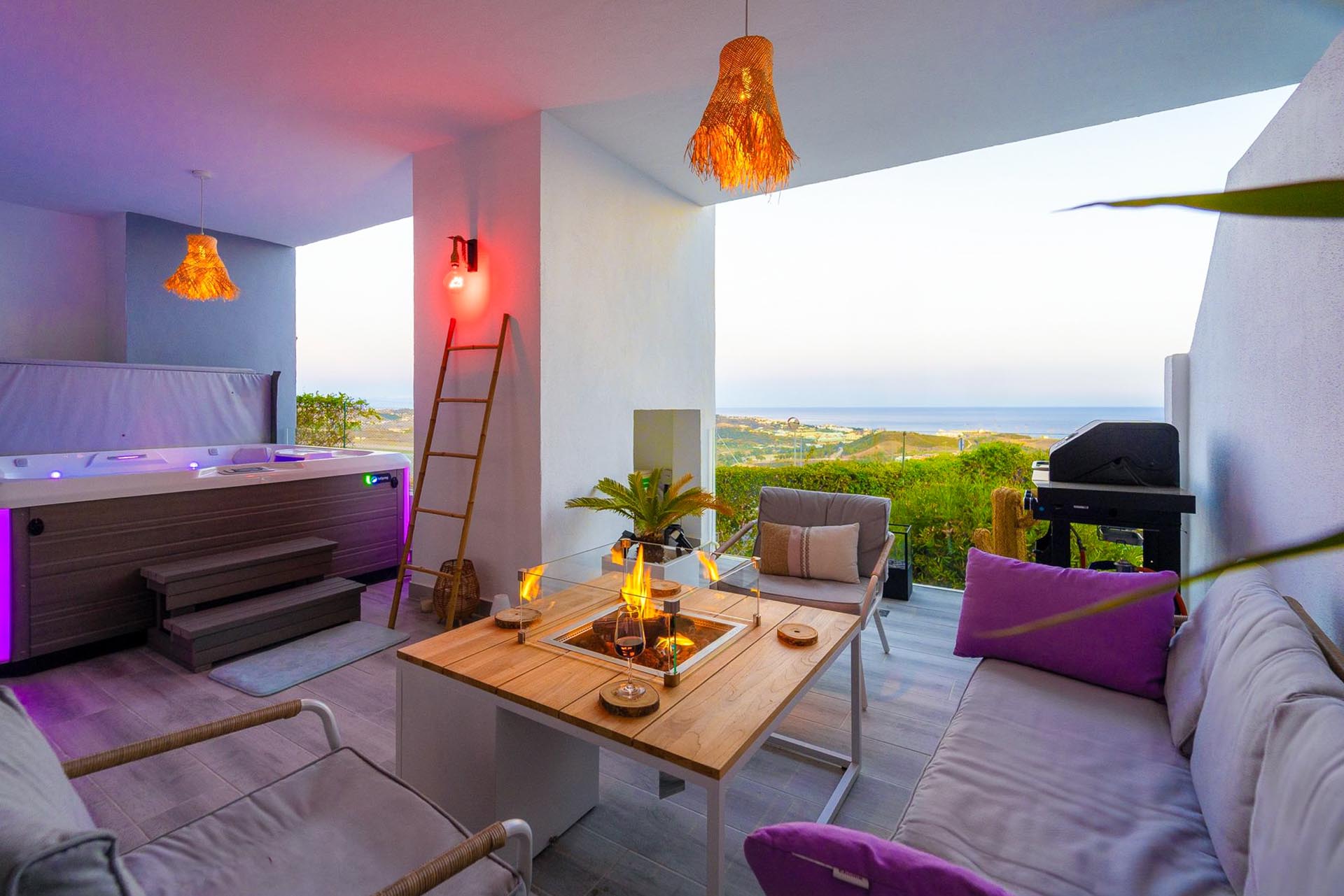 Terraza de un piso en Mijas, Andalucía con vistas al mar