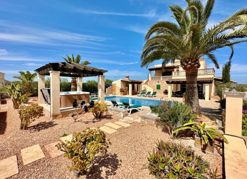 Schöne Finca auf großem privaten Grundstück, mit Pool und Jacuzzi