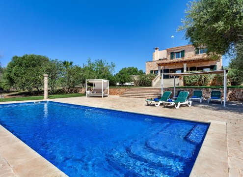 Schönes rustikales Haus mit Schwimmbad