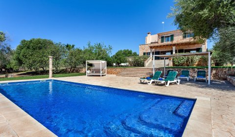 Elegante Villa en una gran parcela privada con piscina y bañera de hidromasaje