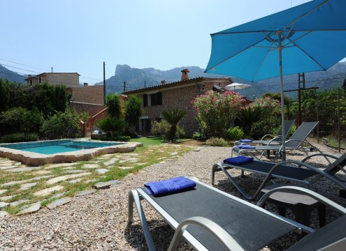 Platz zum Entspannen am Pool
