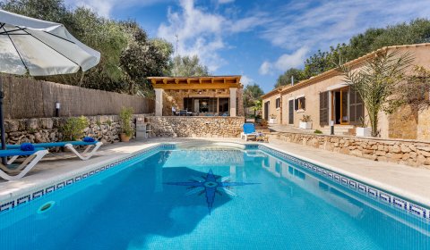 Finca acogedora con Piscina en una Parcela idílica
