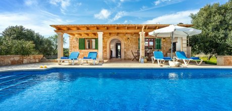 Bezaubernde kleine Finca im traditionellen mallorquinischen Stil mit Pool & Blick ins Grüne