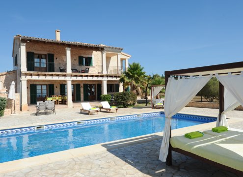 Exklusive Luxusvilla mit wunderschönem großen Pool