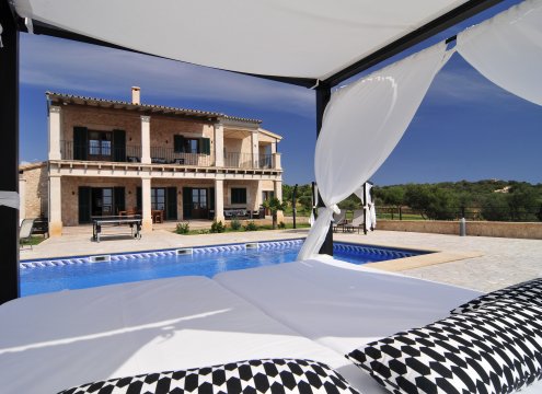 Exklusive Luxusvilla mit wunderschönem großen Pool