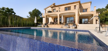 Moderne Villa mit atemberaubendem Panoramablick, Pool & Tischtennis