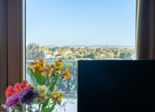 Optimaler Arbeitsplatz in 1. Schlafzimmer mit Blick bis zum Meer