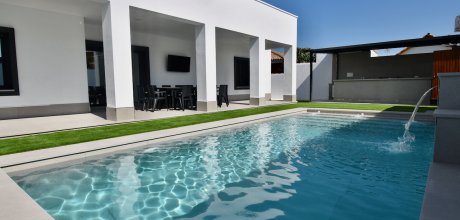 Moderne Villa mit Pool in ländlicher Umgebung, Strand 4km