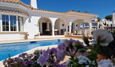 Detached vacation home in elegant style with private pool & breathtaking views in a quiet location