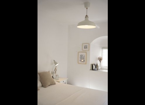 Hauptschlafzimmer mit der Möglichkeit, einen Arbeitsbereich für bequemes und konzentriertes Arbeiten einzurichten