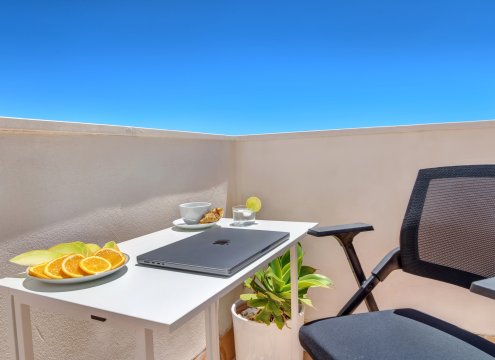 Zusammenklappbarer Arbeitsbereich, damit Sie ihn in dem Bereich des Hauses aufstellen können, der Ihnen am besten gefällt