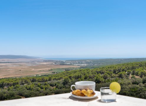 Blick auf die Natur und die afrikanische Küste von der Terrasse aus, ideal zum Abschalten und zur Inspiration