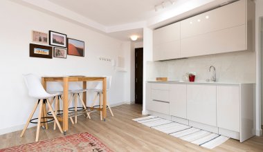 Modern, cosy studio flat with panoramic views & garage