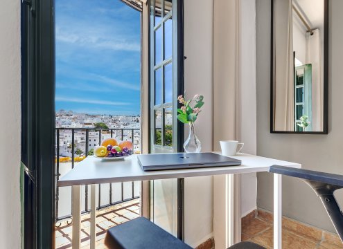 Optionaler Arbeitsplatz mit schönem Blick im 2. Schlafzimmer (siehe Beschreibung)