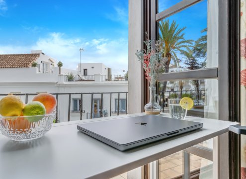 Optionaler Arbeitsbereich im Wohnzimmer mit Blick auf das schöne Dorf Vejer