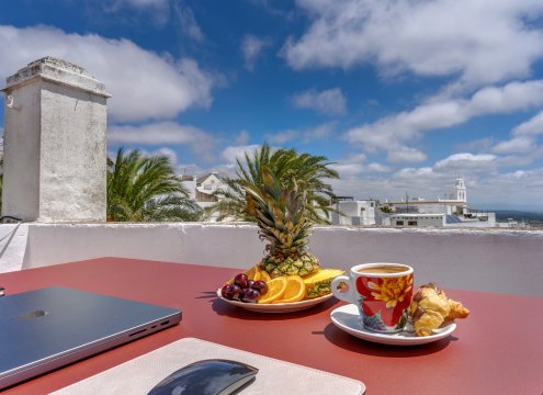 Arbeiten Sie auf der Terrasse mit spektakulärem Blick über Vejer
