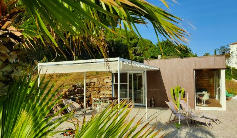 Cozy bungalow with spectacular views in an idyllic environment