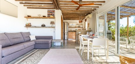 Haupthaus inklusive Gästehaus mit Schlafcouch, Kinderschlafzimmer, einem Badezimmer, offenem Wohnbereich, BBQ & Terrasse