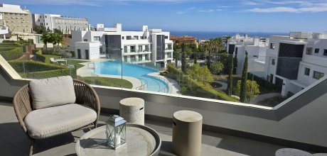 Espectacular apartamento moderno con amplia terraza y vistas al mar, para 4 personas
